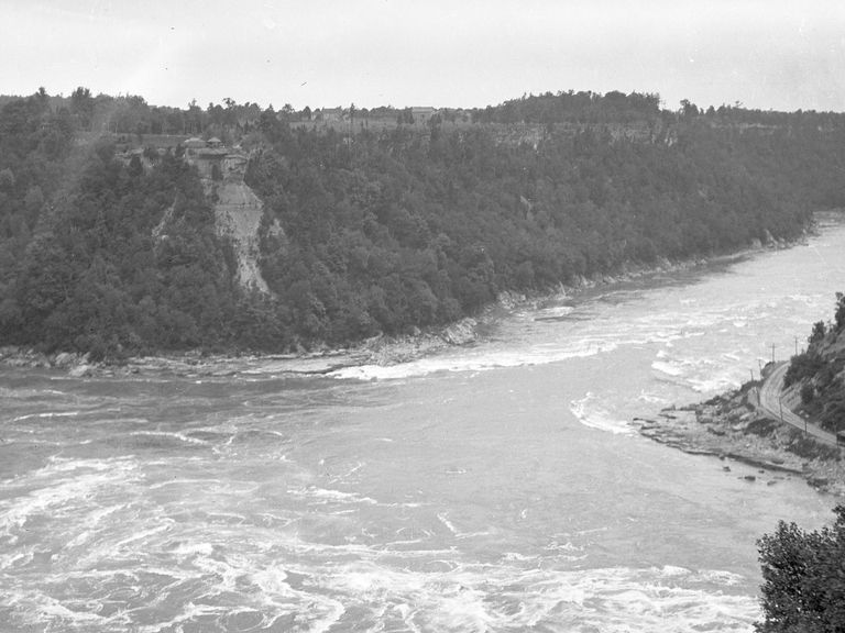 Niagara Falls Was Drained In 1969 Revealing Unsettling Discoveries