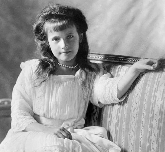 The Romanov Family: The Truth Behind Anastasia Romanov's Identity ...