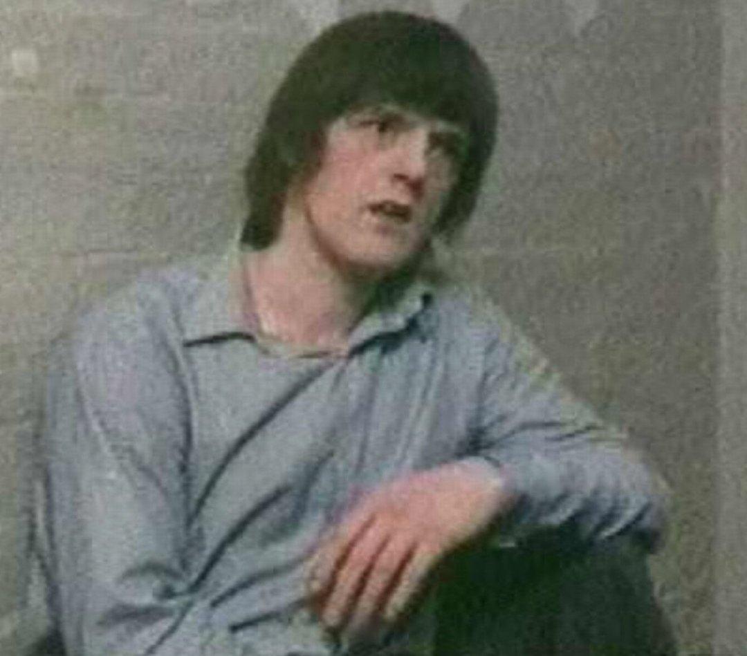 Old photograph of Robert Maudsley wearing a blue prison shirt