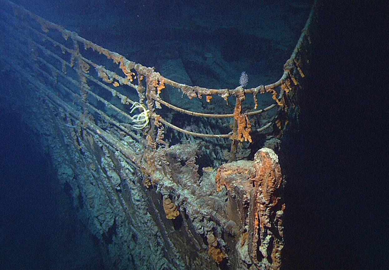 Photograph of the bow of the Titanic 12.500 feet below the ocean’s surface
