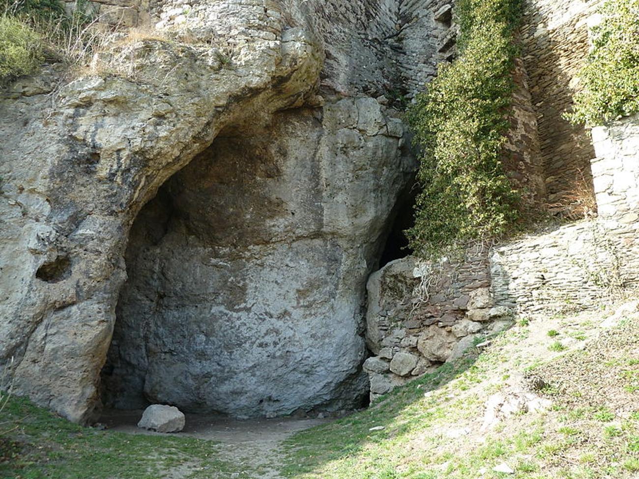 Exterior of the entrance to the Ilsenhöhle cave in Ranis, Germany