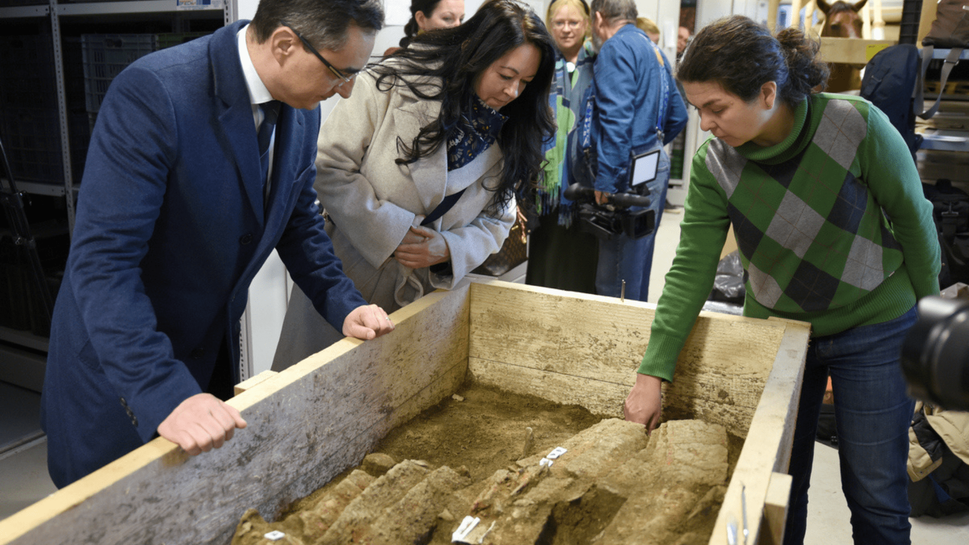 Archaeologists examining remains from Rufus’s grave at the Déri Museum.