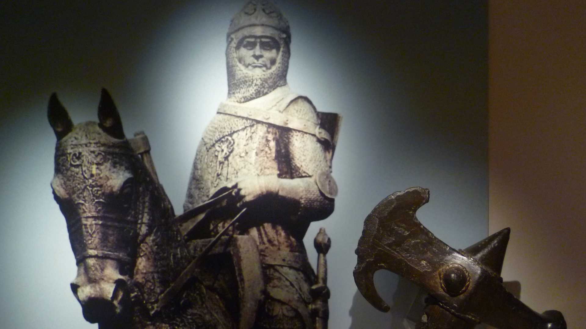 A photo of a statue of Robert the Bruce.