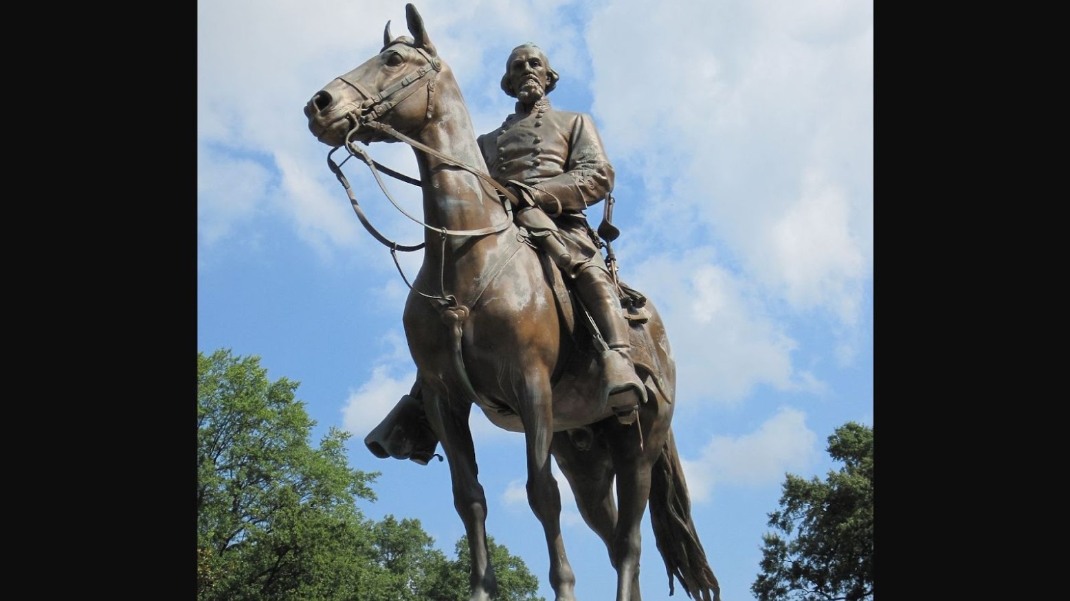 Statue in Tennessee of the founder of the Klu Klux Klan, Nathan Bedford Forrest, before it was removed