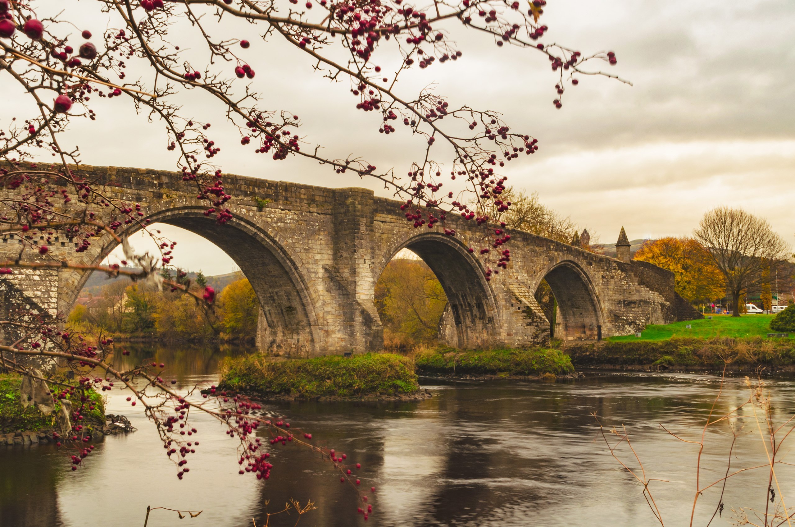 A photo of the Old Stirling Bridge in modern day.