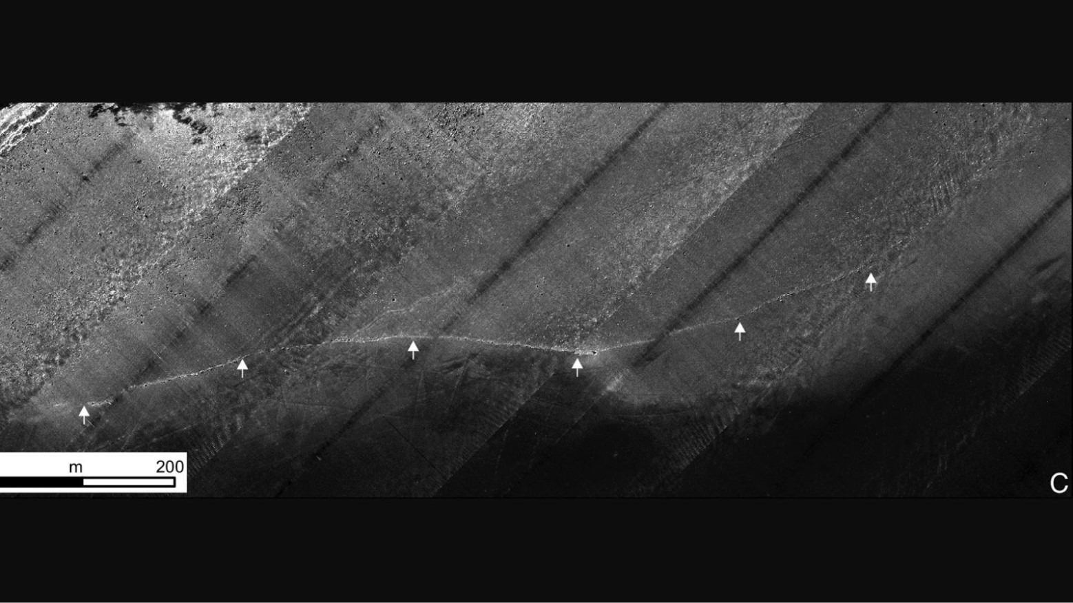 Morphology of the southwest-northeast trending ridge that hosts the Blinkerwall and the adjacent mound