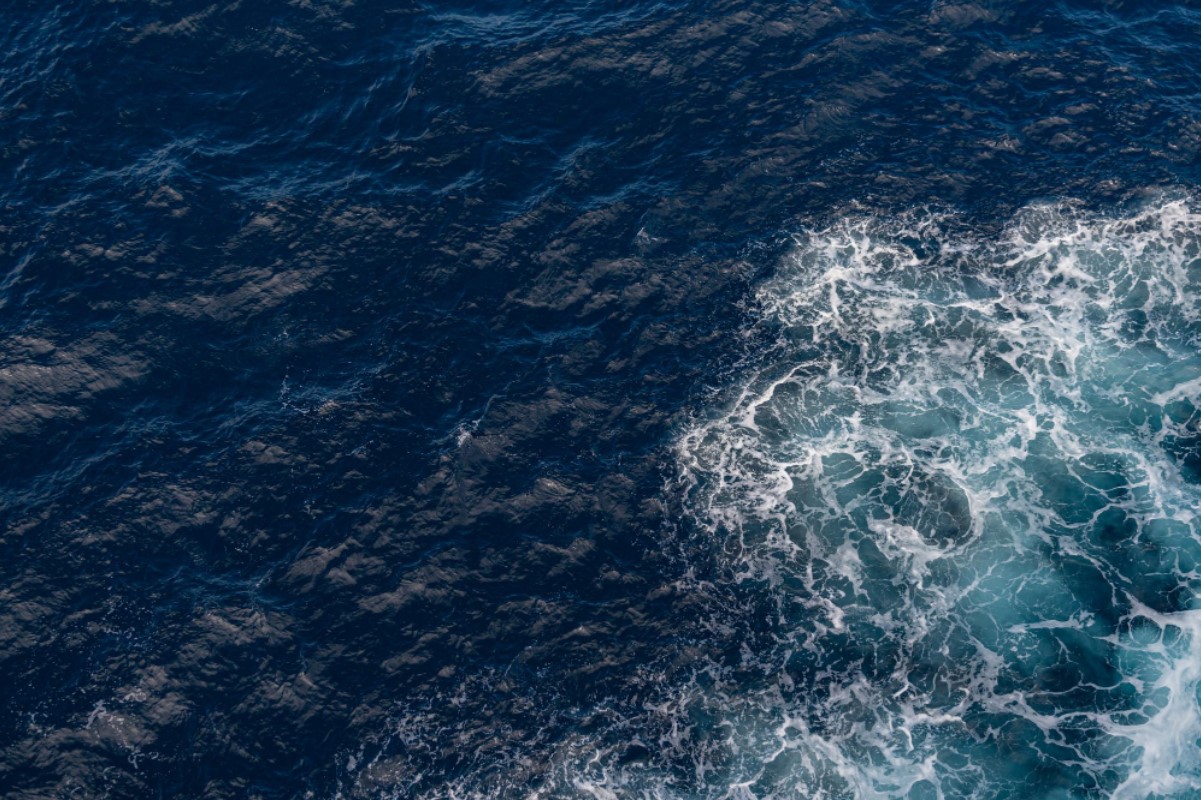An image of the waves crashing in the Atlantic Ocean