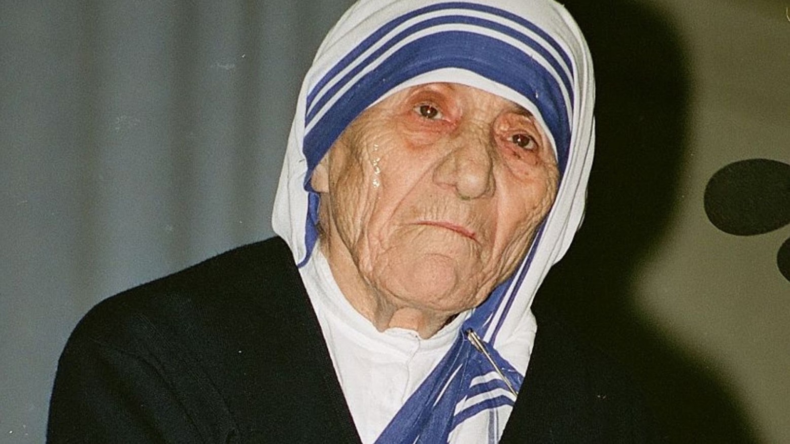 A color photo of Mother Teresa in the 1990s.