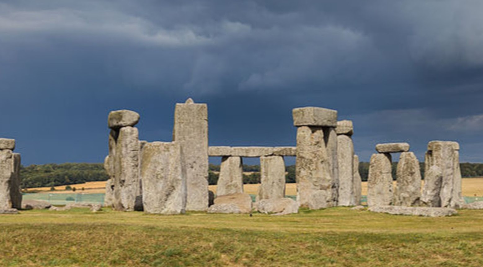 Stonehenge on a grey and cloudy day.