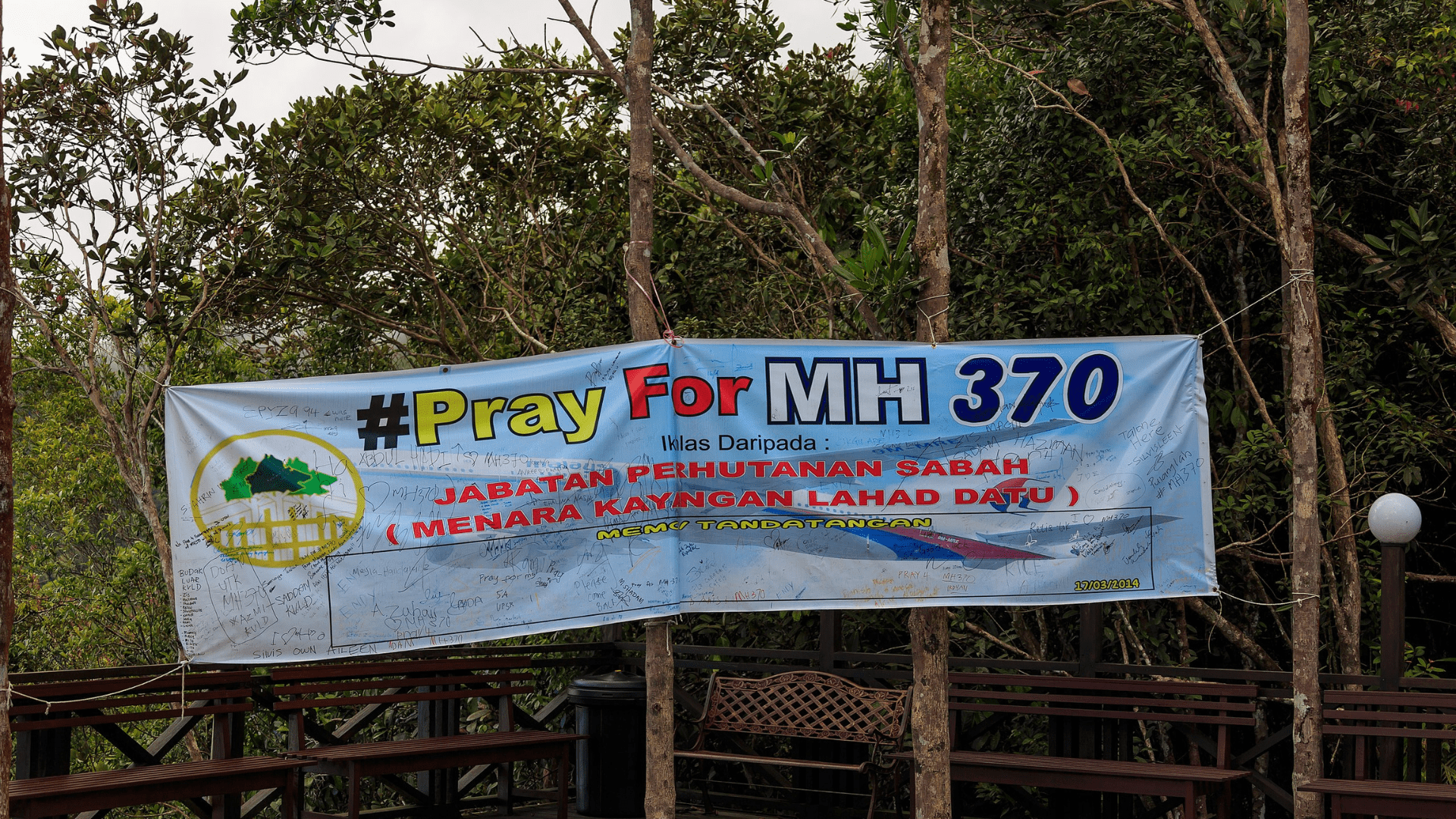 A “Pray for MH370” banner at “Tower of Heaven” (Menara Kayangan) on Mount Silam in Malaysia in 2014.