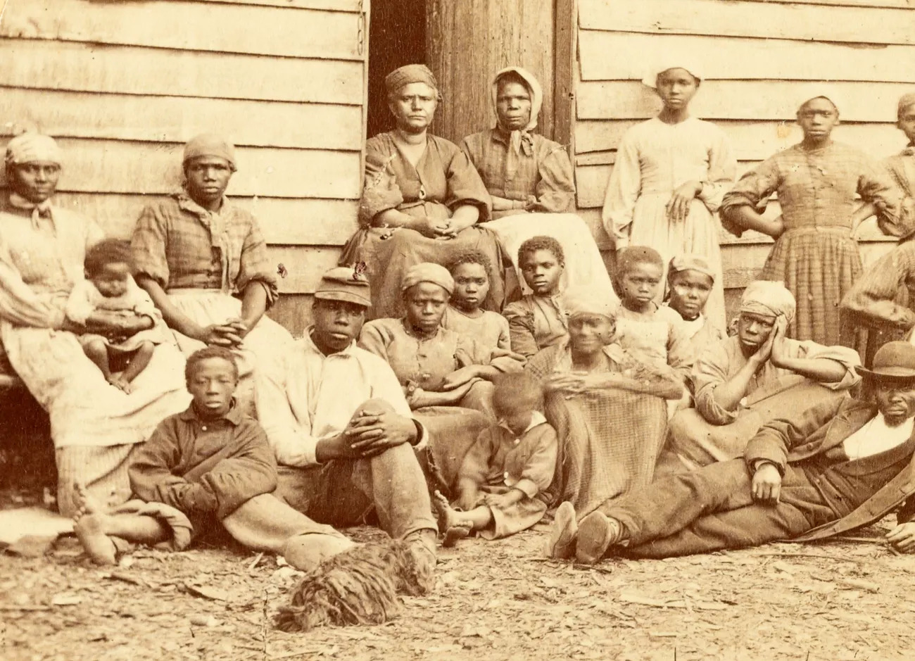 Photograph of formerly enslaved men, women, and children claimed freedom by entering Federal lines during the Civil War