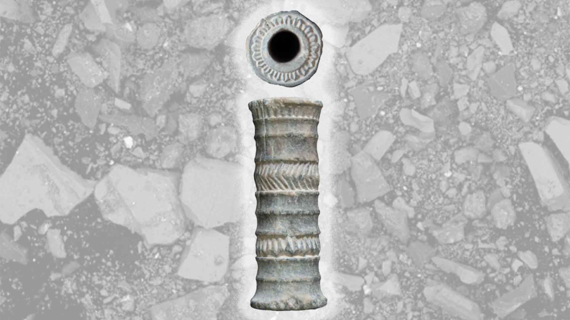 Image of a 4,000-Year-Old Lipstick vial
