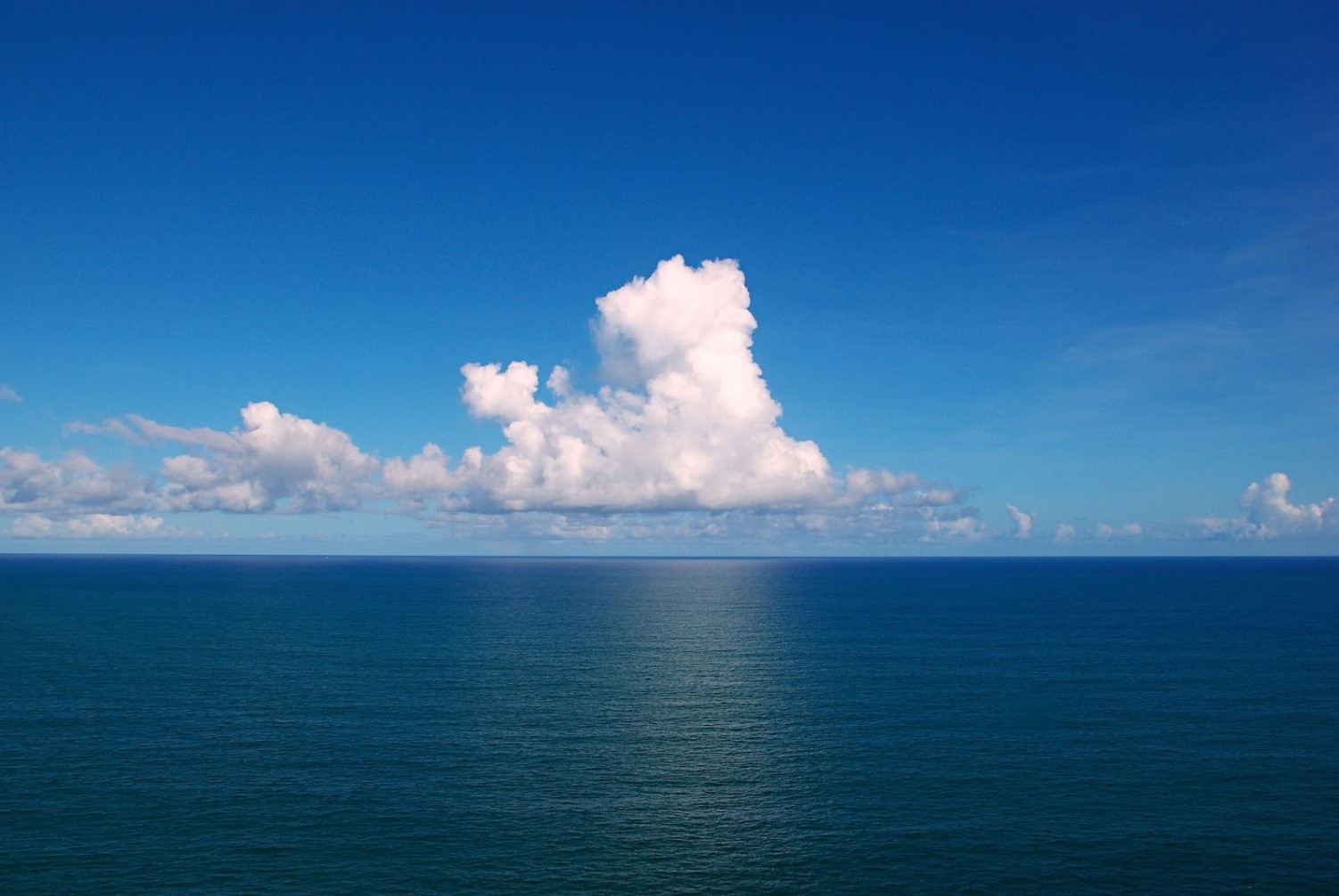 An image of the Atlantic Ocean during a clear day