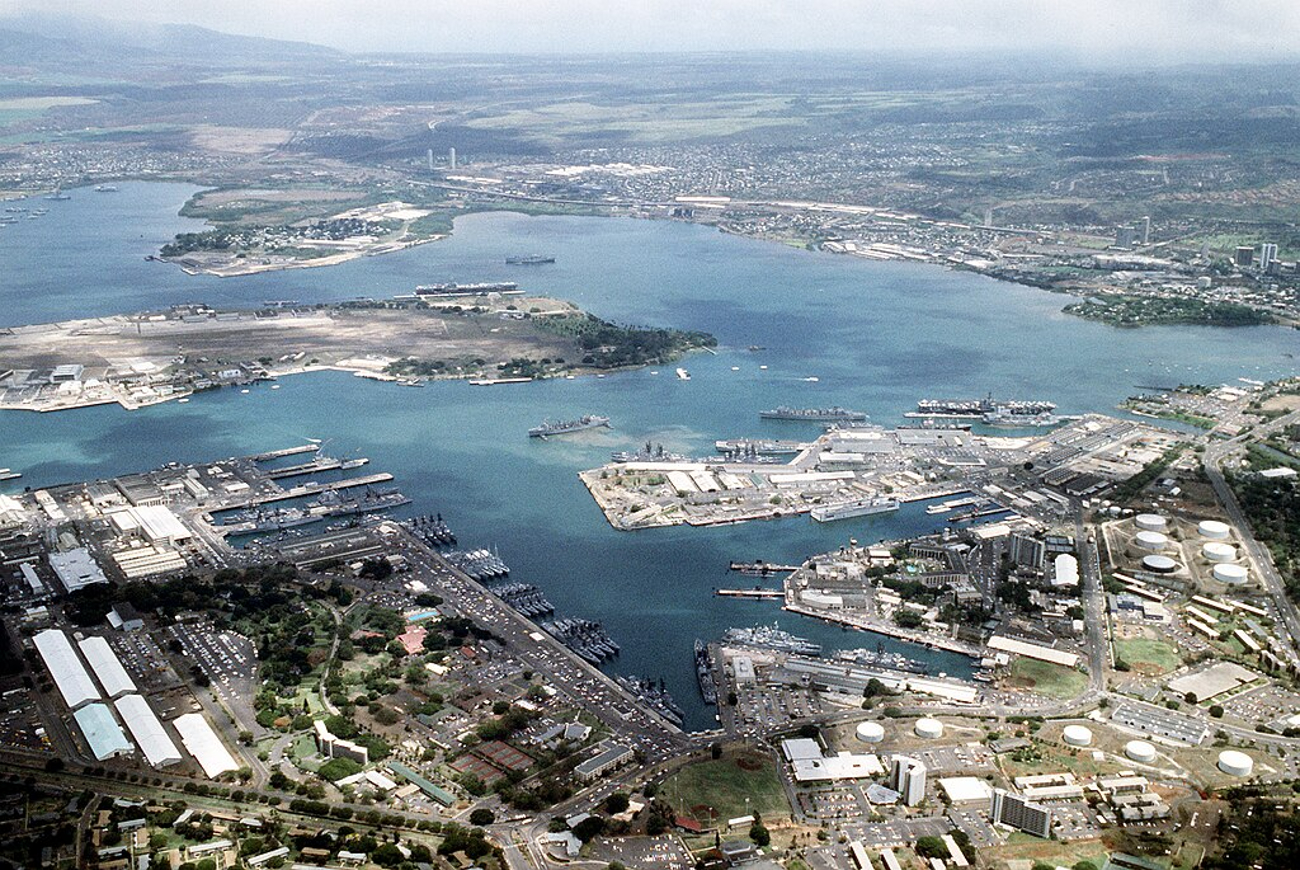 Aerial view of Pearl Harbor in Hawaii in 1986