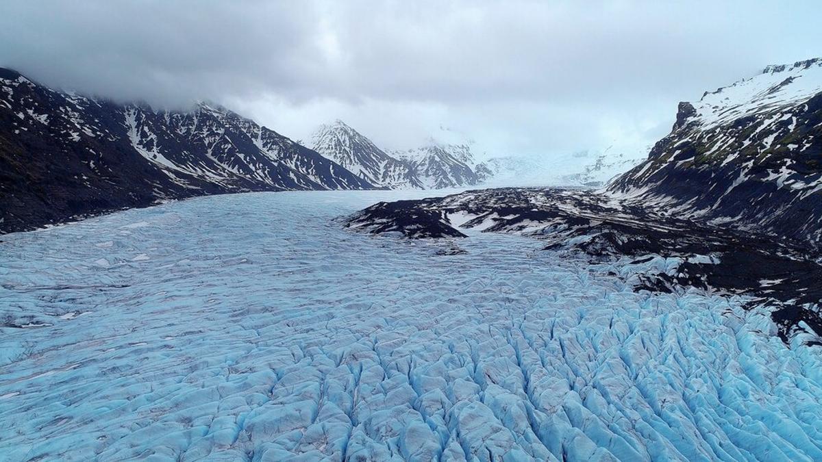 Mountains of the northern hemisphere surrounded by ice