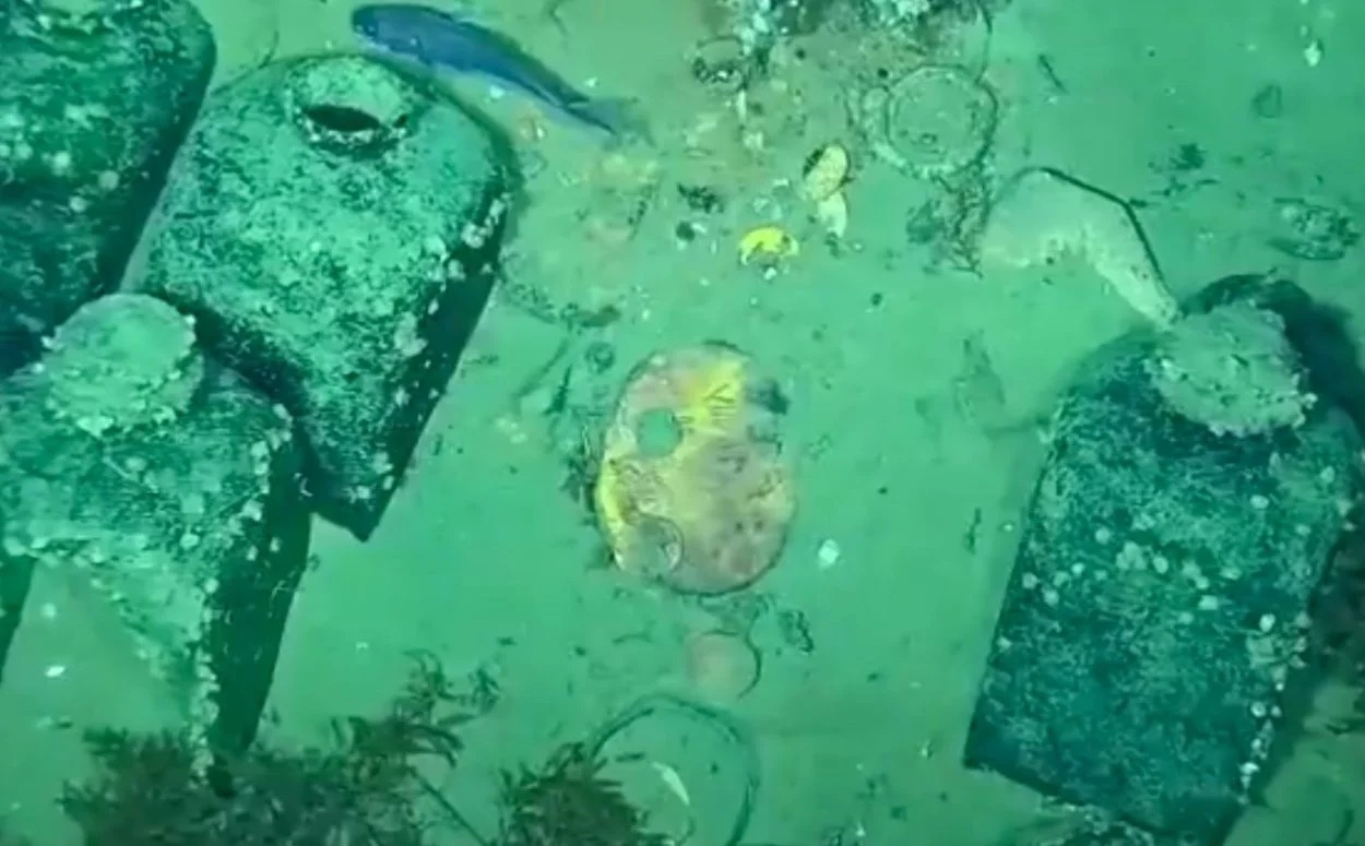 An underwater image of a treasure at the bottom of the ocean from a shipwreck